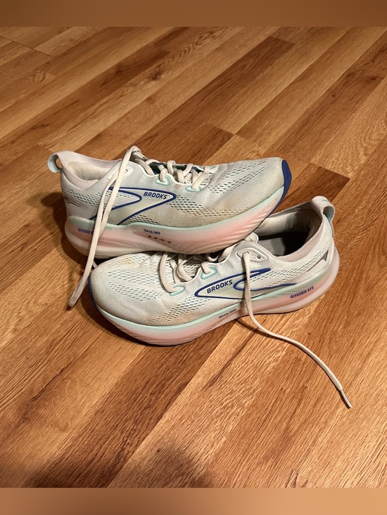 Brooks Shoes - Brooks White Running Sneakers Size 9